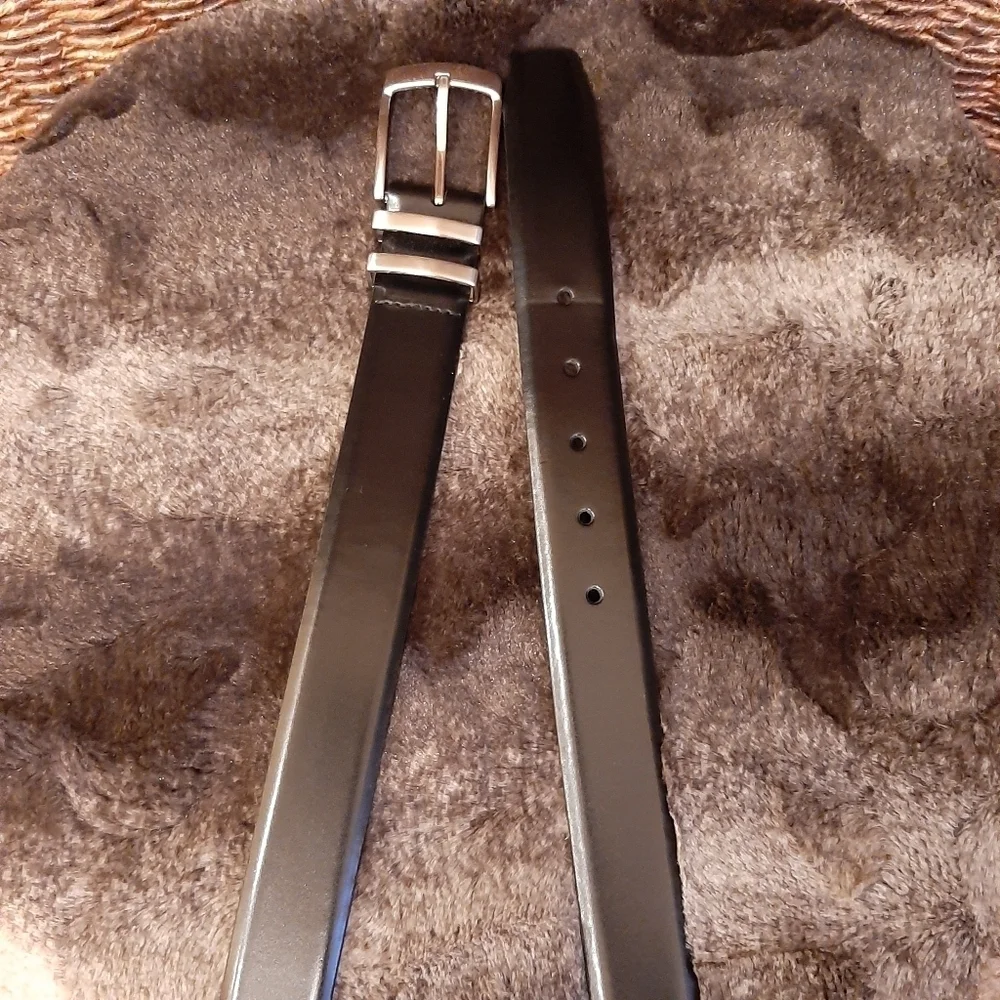 Van Heusen Leather Belt Men's 34 Black Silver Minimalist Contemporary Office